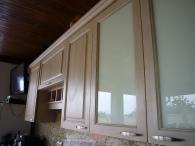 Обзавеждане за кухня от MDF естествен фурнир и дъб