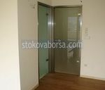 изработка и монтаж на стъклена врата с едно крило