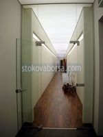 еднокрилна стъклена врата