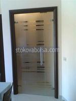 изработка на стъклена врата с едно крило