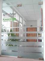 стъклена врата с едно крило