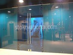 стъклени врати с две отварящи се крила