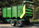 Машина за разхвърляне на оборска тор