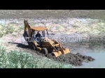 Изкопи на почви с багер и камион