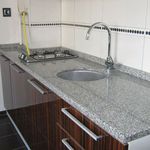облицоване по поръчка на кухненски плот с мрамор